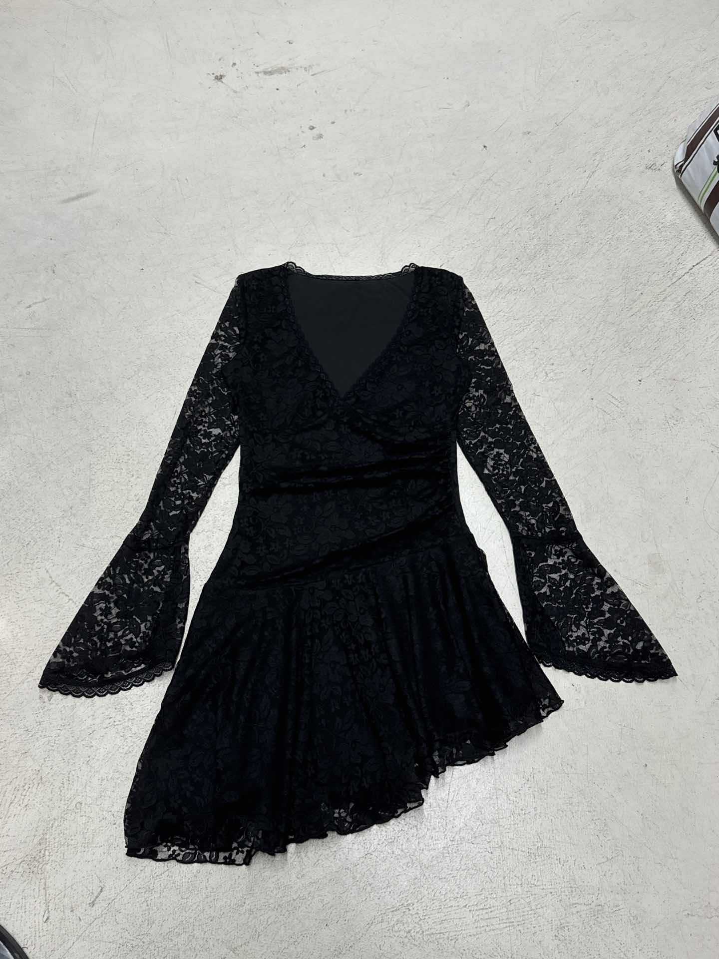 Damen Wickelkleid mit Spitzenärmel und voluminösem Rock Heidi-Mode - Image 6