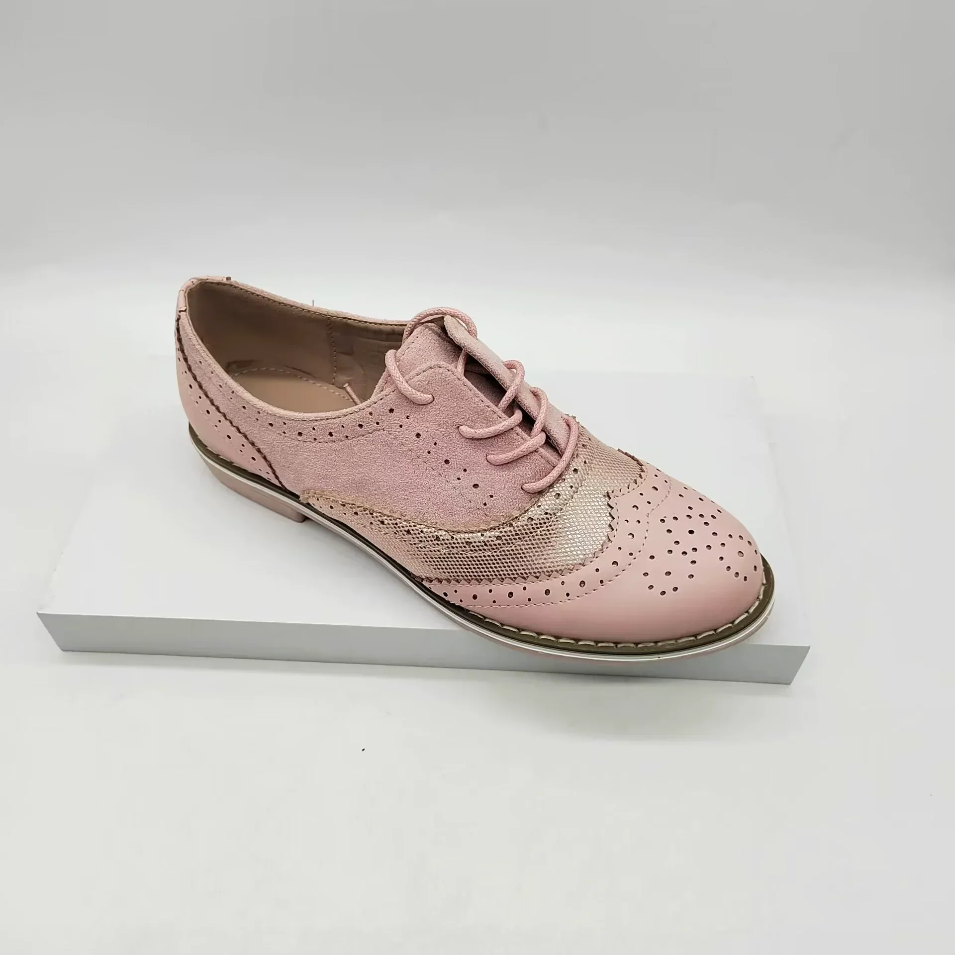 R&B | Brogues Schuhe Echtes Leder Klassische Schnürung Elegantes Perforiertes Design