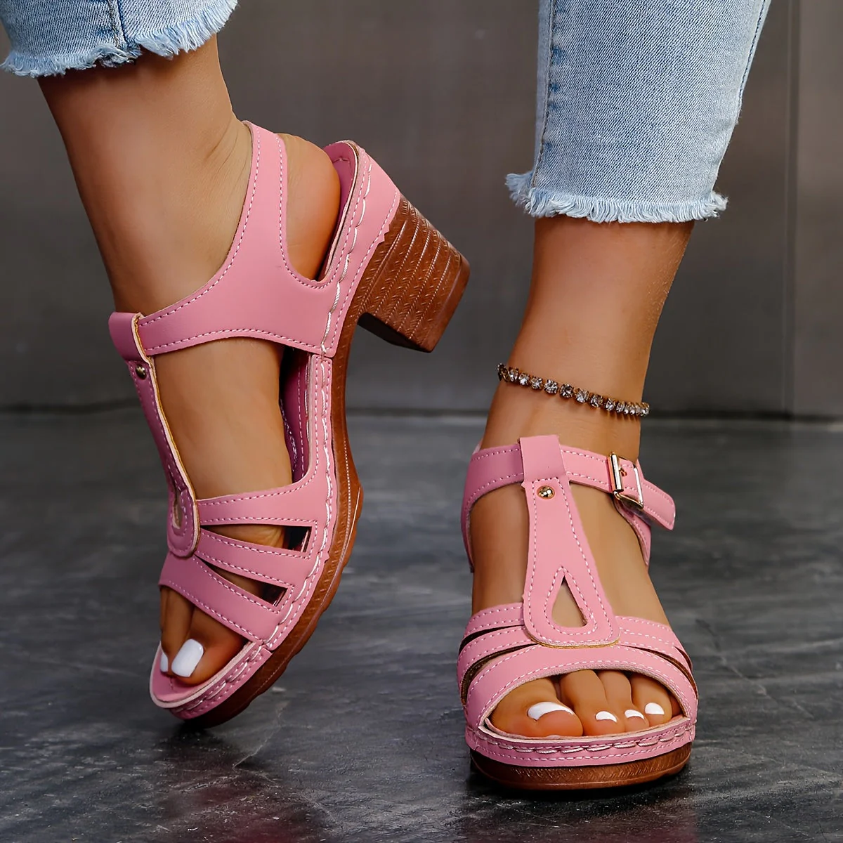 Retro-Sandalen mit Blockabsatz und verstellbarem Riemen R&B R&B - Image 6